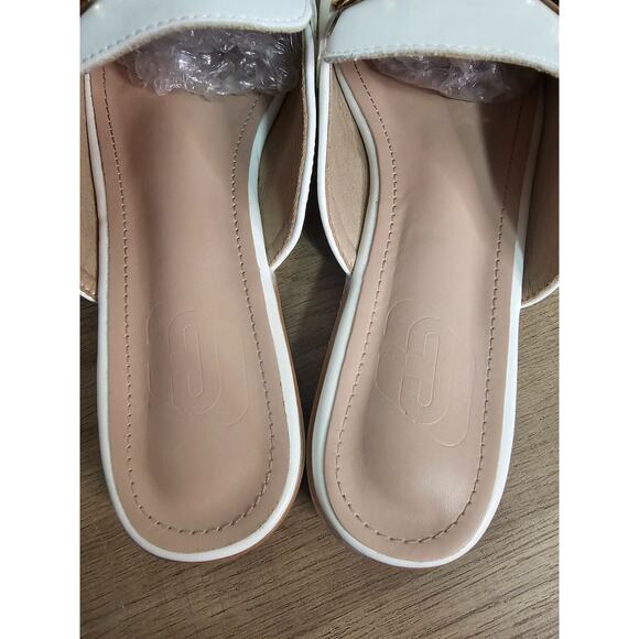 Cuccoo White Slip-On Loafers Flats with Gold Chain Detail –Women's Size 39 - Picture 3 of 7